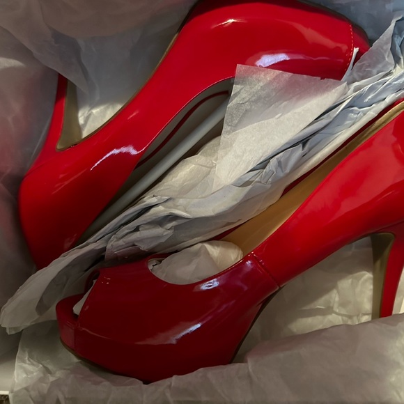 Nine West Shoes - Beautiful bright red high heel shoes for the PERFECT valentines date night ❤️